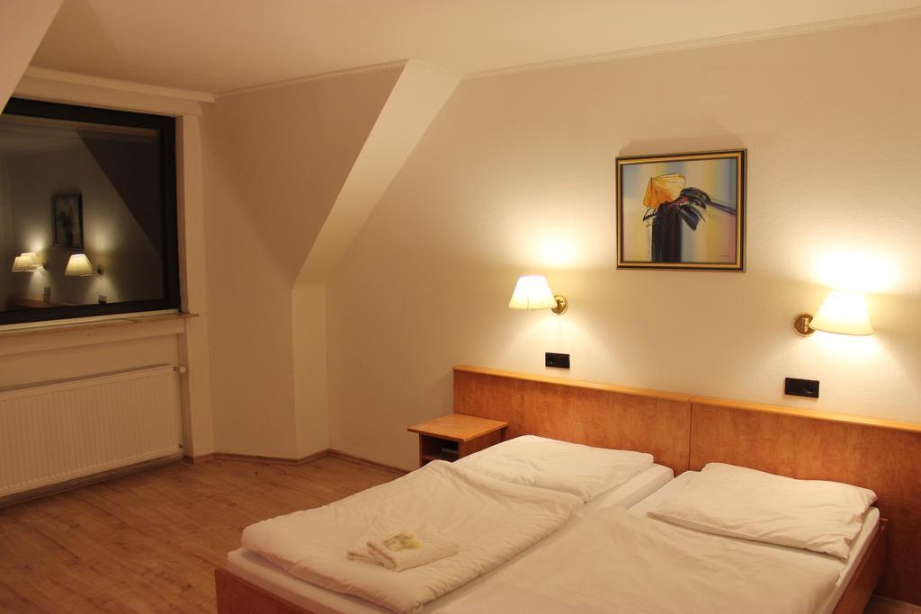 באד סודן אם טאונוס Hotel Gaya חדר תמונה